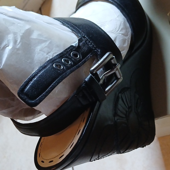 Shoes - Picture 2 of 3